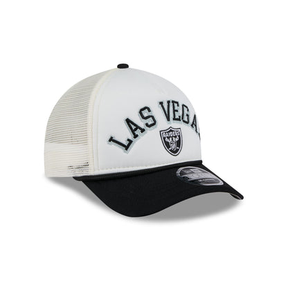 Las Vegas Raiders Chrome Arch 9FORTY M-Crown A-Frame Trucker Hat